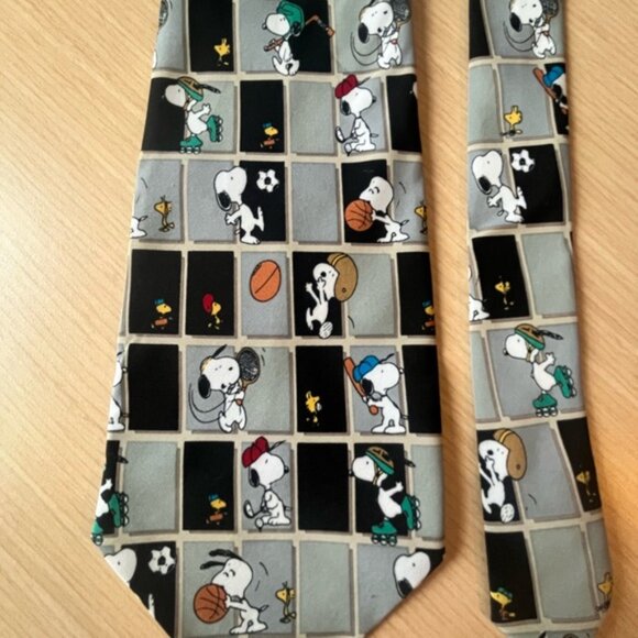 Peanuts Snoopy Sports/Athletic 100% Polyester Tie - Picture 2 of 5